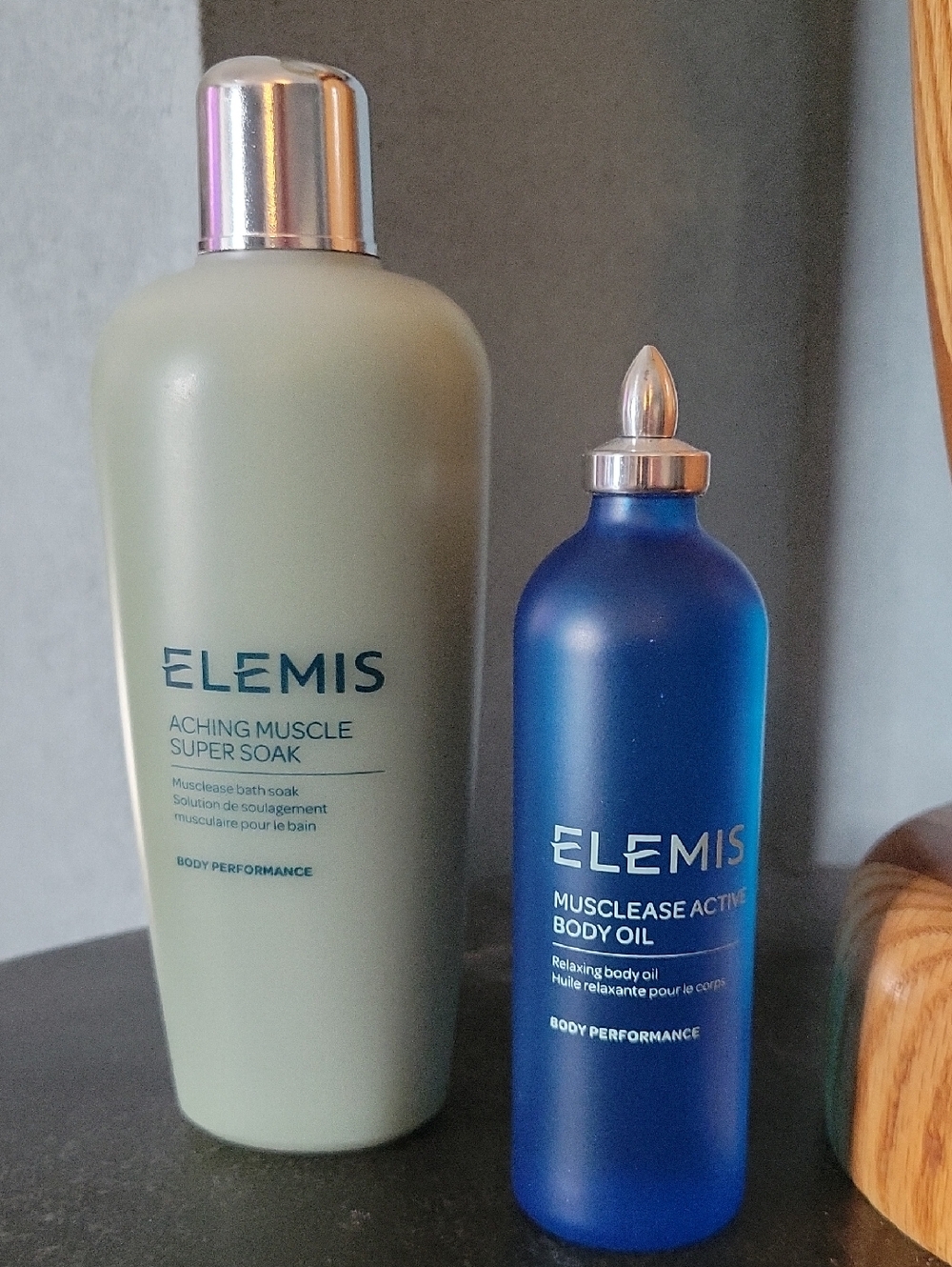 ELEMIS Sage Green Bath Soak & Royal Blue Muscle Oil Duo